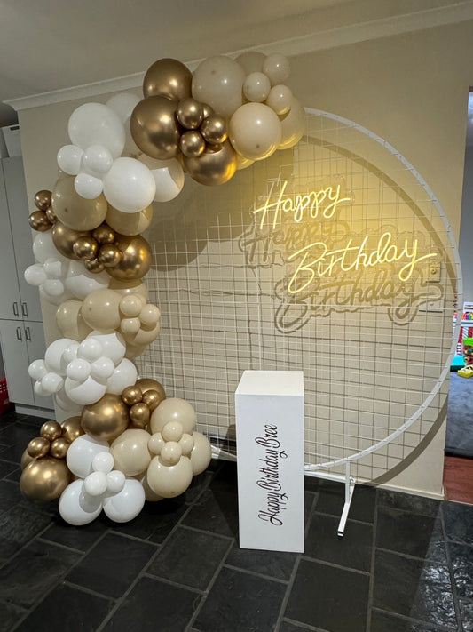 Circular backdrop + Personalised Cake Plinth